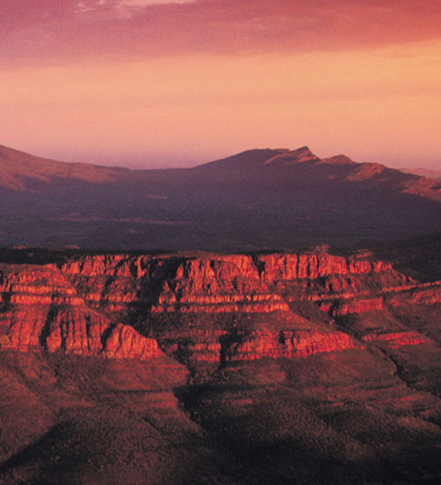 フリンダース山脈とアウトバック